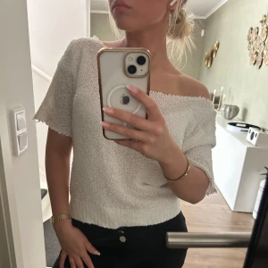 Stickad T-shirt - Jättesöt stickad T-shirt som är oversized🫶🏽