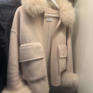 Pälskappa  - Säljer då den inte kommer till användning💕Orginalpris är 2 499kr