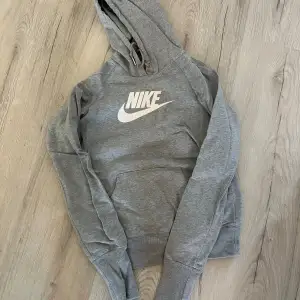 Sparsamt använd hoodie från Nike