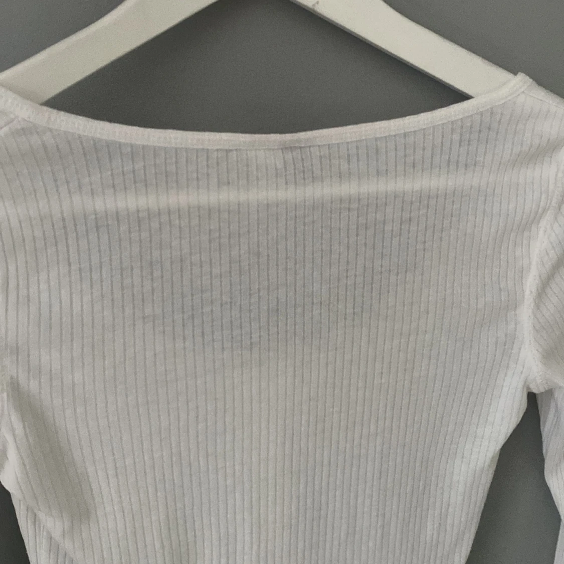 långärmad vit tröja med knappar från H&M🙏 - 93