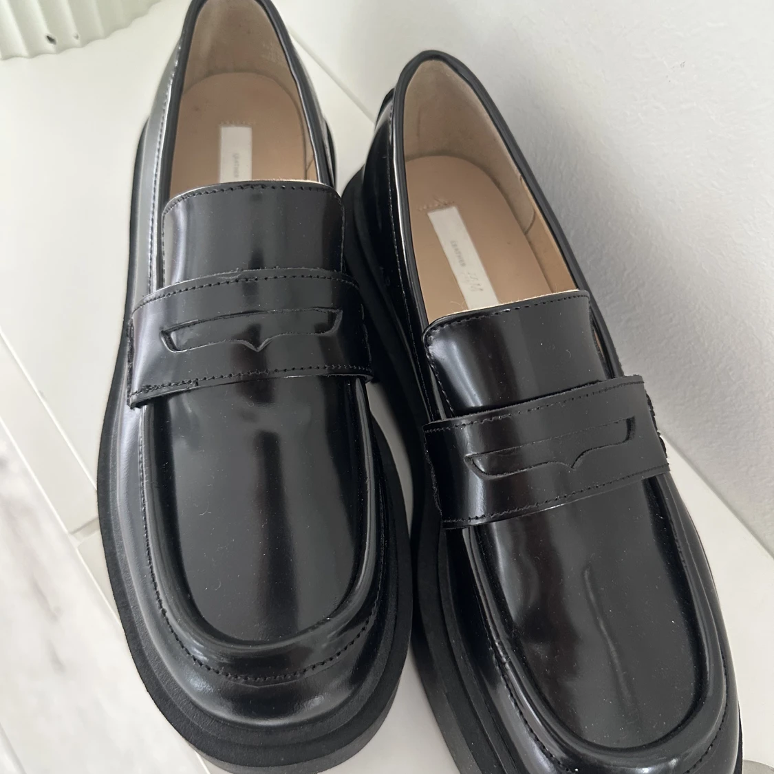 Loafers i högblank - 90