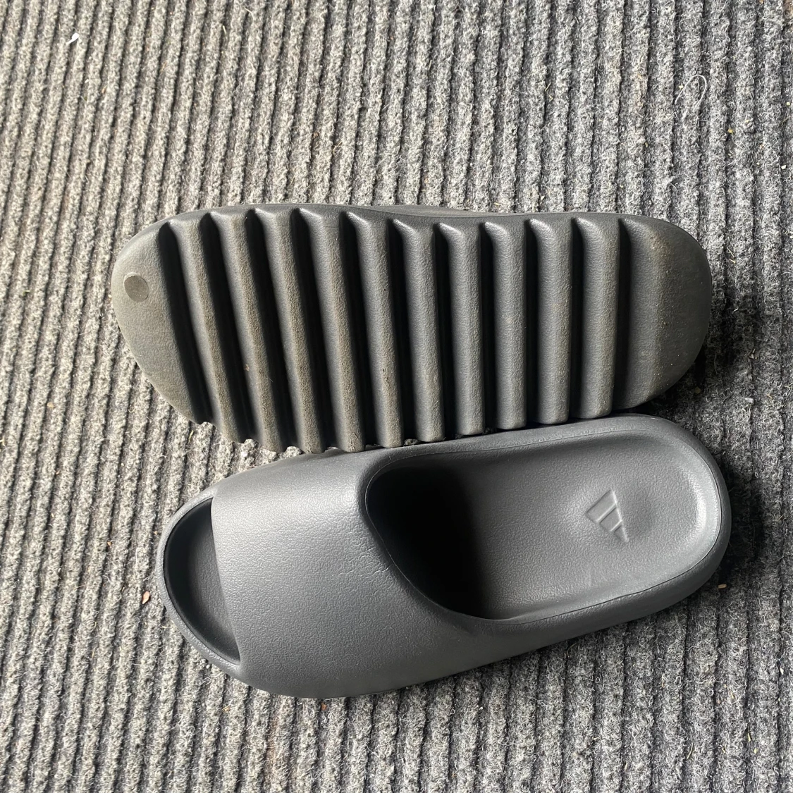 Yeezy slides gråa - 90