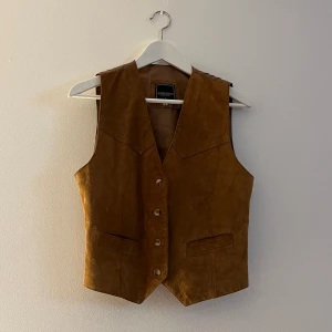 Väst - Mockaväst i fint skick🍁🍂