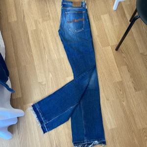Vintage nudie jeans mid/high  - Storlek w30/ M Väldigt långa men vet tyvär inte tum