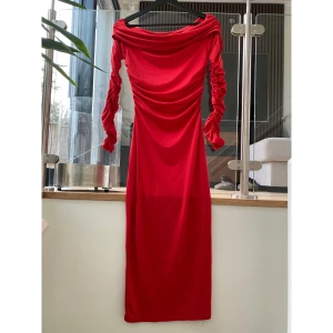 Långklänning  - Röd långklänning i storlek S från HM. 