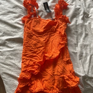 Klänning från bohoo  - Inte använd. Prislapp kvar