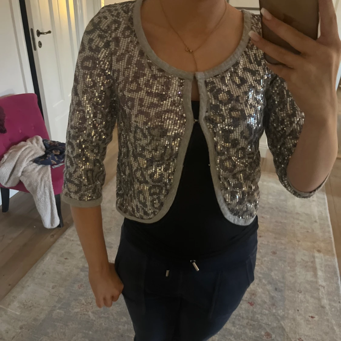 Glittrig trekvartsärmad kofta  - 90