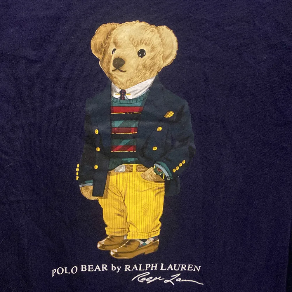 Säljer denna snygga polo bear tröjan, skick 9/10 sällan använd. Barnstorlek xl men sitter som en vuxen m, kombprivat för frågor. Tröjor & Koftor.
