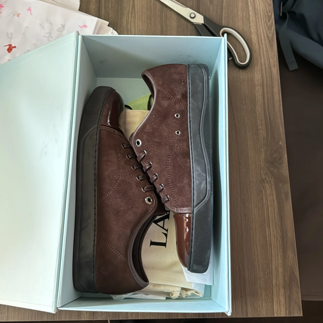 Bruna Lanvins med svart sula