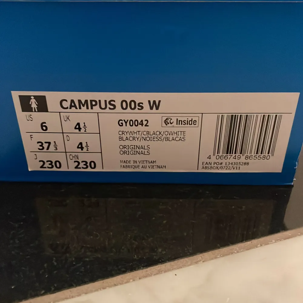 Adidas Campus skor, använda 1 gång, så är som helt nya. Vann på Nelly och og pris, 1200 säker för 1000 då de är topp skick, är redan impregnerade också!. Skor.