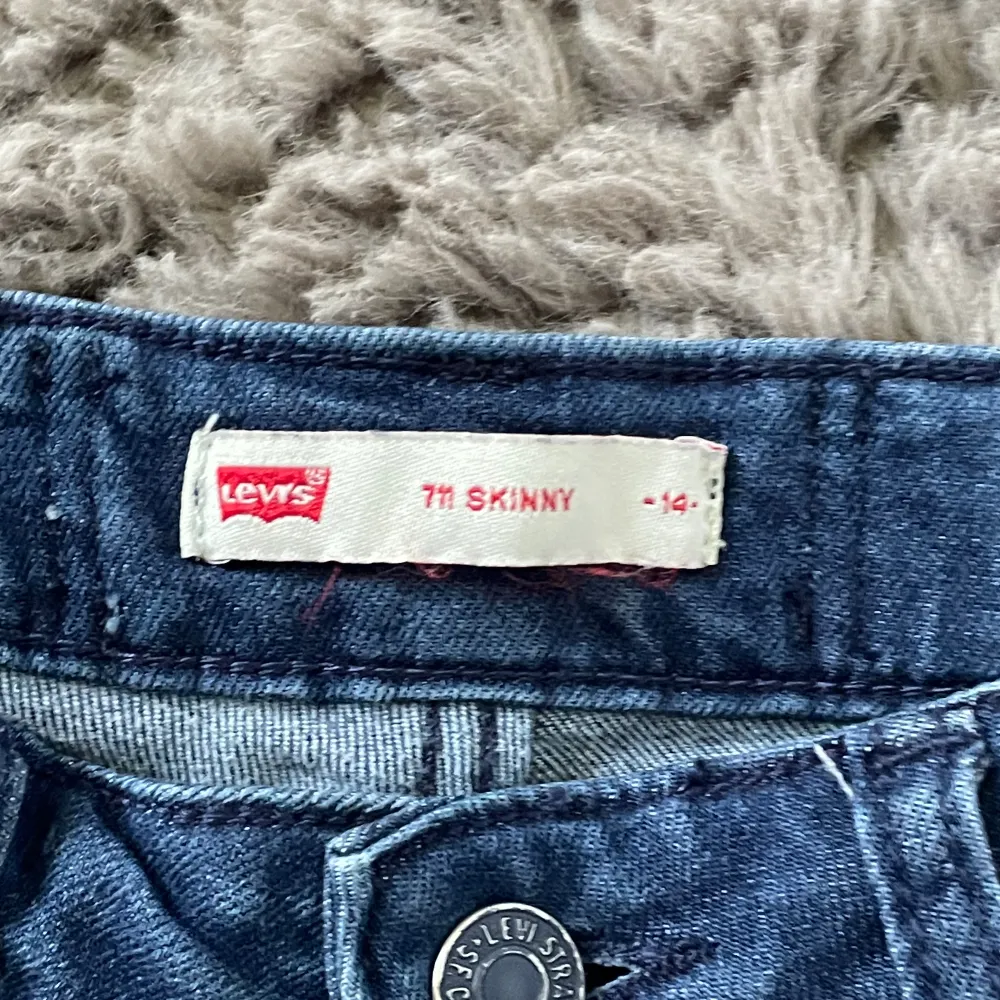 Levis jeans storlek 14 (164). Passar Xs liten S . Jeans & Byxor.