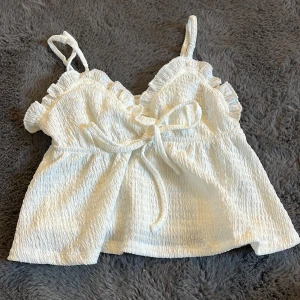 Super fin tröja/linne - Super fint linne från shein i xs som knappt är använt! 