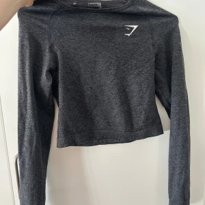 Croptop gymshark  - I nyskick Träningscroptop från gymshark i storlek M.