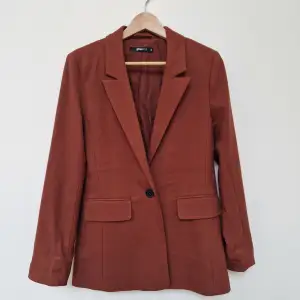 Blazer used once, in great condition.