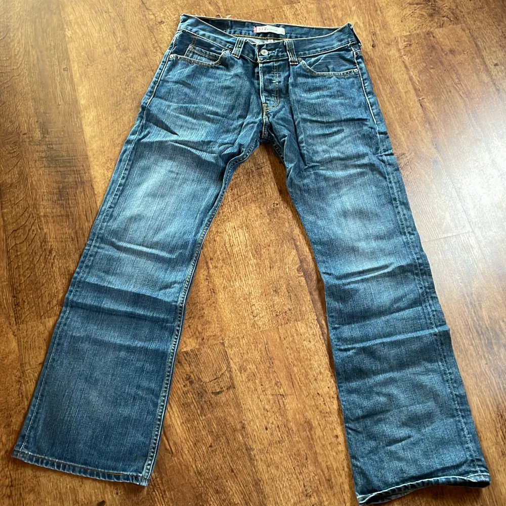 Levis 512 jeans bootcut. Jeans & Byxor.