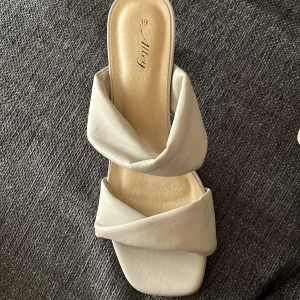 Mules - Fina mules har ej användas pågrund av fel storlek nytt skick 