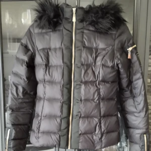 Chiara Forth Milano jacka - Fantastiskt snygg Chiara Forth Milano jacka i svart som är i fint skick!