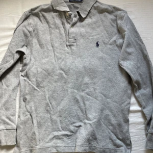 Polo Ralph Lauren tröja - Snygg Ralph Lauren tröja för bra pris, passar perfekt till sommaren. Kan gå ner i pris