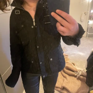 Barbour jacka - Rensar, vill bli av med det därav billigt pris 🥂☀️☀️