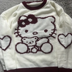 Hello Kitty tröja - Hello Kitty tröja. Köpt här på Plick men använder tyvärr inte. Jättesöt!