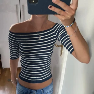 zara tröja - säljer den här jätte snygga off shoulder tröja (lånad bild från den jag köpte av) 💕