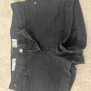 Shorts - Nästan likadana som ett par andra jag säljer men de är för små 