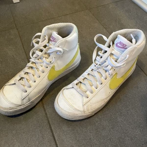 Nike blazer  - Knappt använda. Passar en 39 med. Tvättas såklart innan köp 