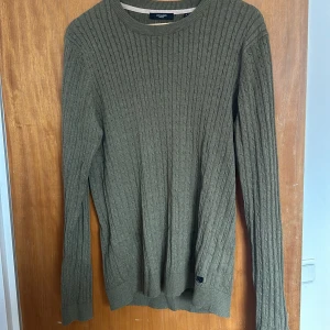 Tjocktröja  - Olivgrön från Jack & Jones 