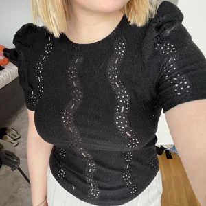 Topp - Jättefin topp från monki. Köparen står för frakten! 