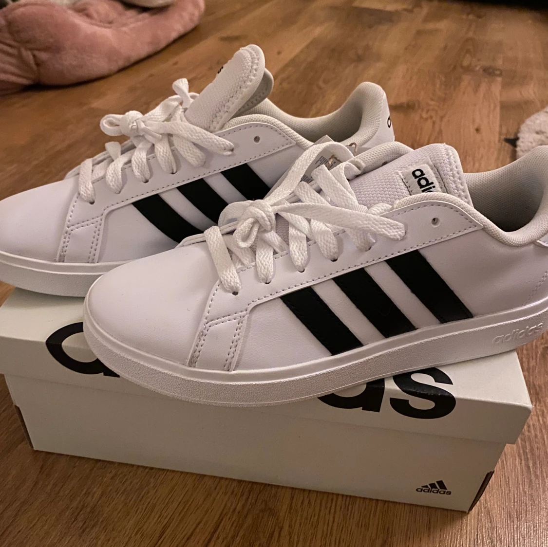 Adidas skor 