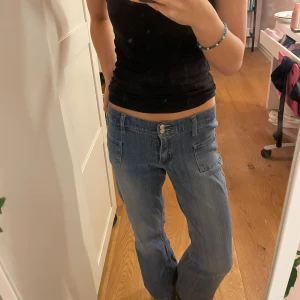 Lågmidjade jeans  - Fina Lågmidjade bootcut jeans som inte kommer till någon användning 