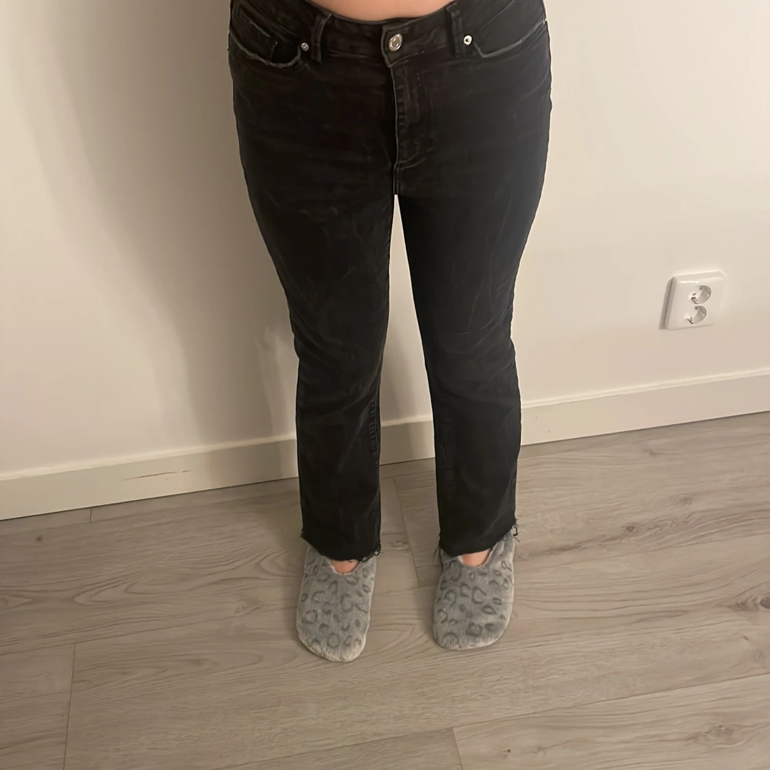 Svarta jeans från vero moda, ungefär storlek 36,lågmidjade, orginal pris 450 säljer för 280