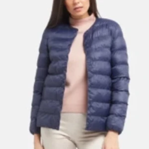 Övergångsjacka  - Säljer denna lite tunnare jacka perfekt nu till våren!!💘⚡️använde några ggr i somras men i väldigt fint skick, skriv för egna bilder🫶🏼