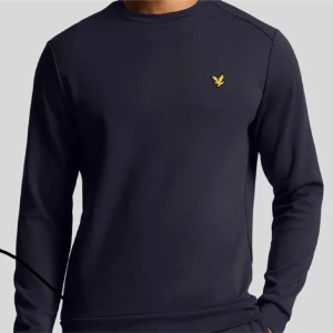 Lyle & Scott  - Hej, säljer en Lyle & Scott tröja som är helt ny endast testad då den var för stor 😊 Skitsnygg och jätteskön att ha på sig, skriv för fler frågor , passar både tjej och kille! 