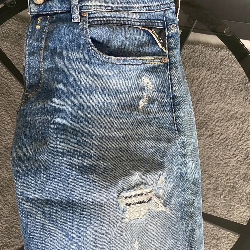 Riktigt najs Replay jeans som Inte kommit till användning då passform inte var för mig, så de är i nyskick. Modell/ Grover Hör av vid minsta fundering! Pris kan diskuteras!. Jeans & Byxor.