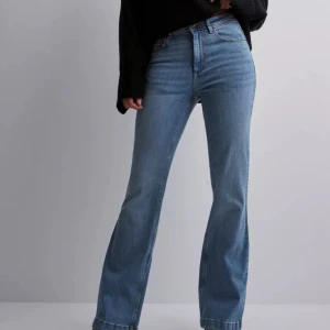 jdy jeans - så fina jeans från jdy!! i fint skick därav att de knappt kommit till användning☺️✨