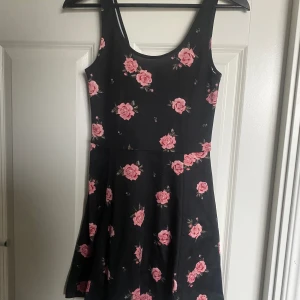 Fin sommar klänning  - Jätte fin sommar klänning, skön att bara dra på sig på stranden 
