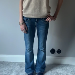 Ltb jeans valerie - Super snygga ltb jeans som är jätte populära och ofta slutsålda. Passar perfekt nu till våren 🥰i storlek 27x30 pris kan diskuteras
