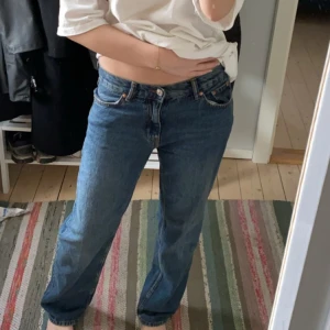 Ginatricot Jeans - Använda en gång. Superfint skick! Går att ha som lowrise eller midrise beroende på. Nypris 600kr. Fråga gärna om du undrar något💘💘