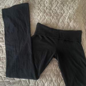 Svarta yoga pants från brandy Melville 🧘‍♀️ (priscilla pants)