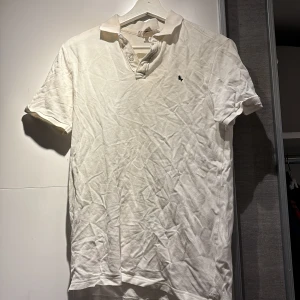 L.O.G.G piké  - Den är ganska gammal men ändå i ganska bra skick den är i storlek 170 