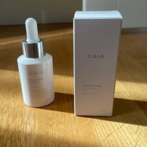 Caia hair oil - Caia hair oil från julkalendern. Oanvänd då jag använder annat - Köparen står för frakten - Inga returer - Betalning via köp direkt 