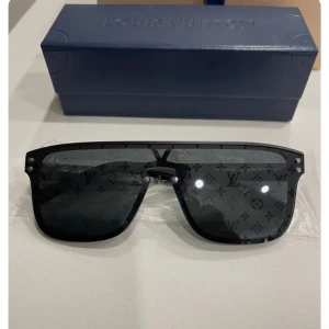 Lv glassögon monogram   - Säljer mina lv glassögon då det inte är min stil längre riktigt bra skick 