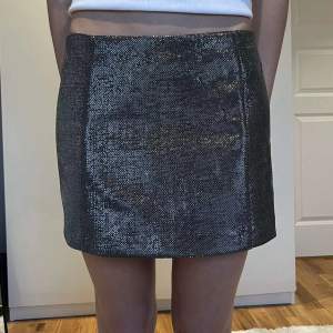 Säljer nu denna coola kjol från hm då den var för stor för mig💕💕