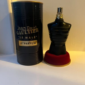Jean Paul Gaultier le parfum - Hej säljer min 125ml Jean Paul Gualtier flaska | Som använts sparsamt ca 120ml kvar | Priset går att diskutera 