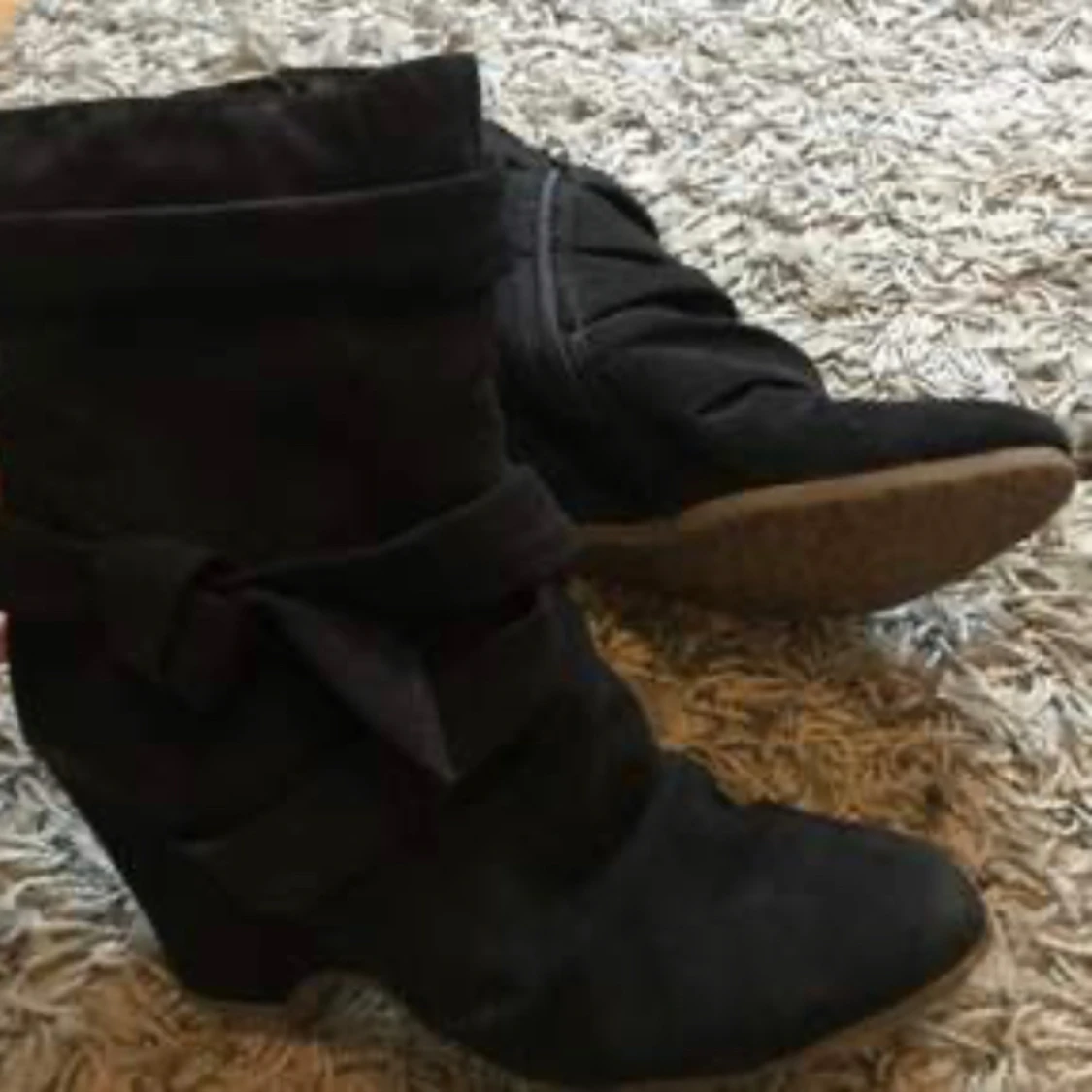 Svarta kilklackar  - 91