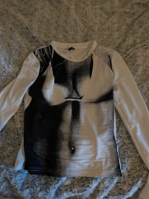 Tröja - Aldrig använd, kan gå ner i pris vid snabb affär. storleken är S/M