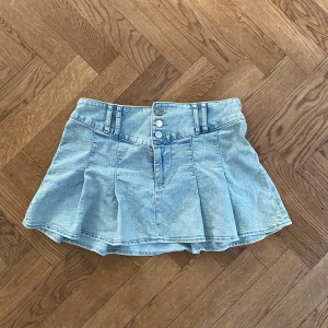 Minikjol - Minikjol! Fint skick! Aldrig använd. Lite stretchig! 