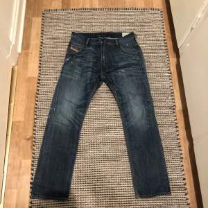 Diesel jeans i bra skick-Storlek W31L30-kolla gärna in plaggen i min profil- Dma om du har funderingar 