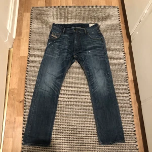 Diesel jeans - Diesel jeans i bra skick-Storlek W31L30-kolla gärna in plaggen i min profil- Dma om du har funderingar 